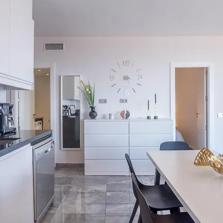 Marina View Two Bedroom Apartment *