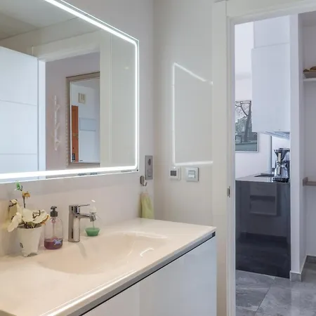 Marina View Two Bedroom Apartment *